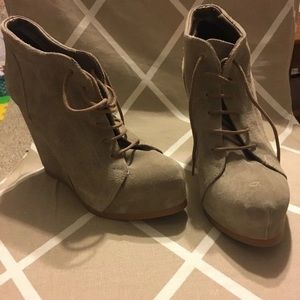 LACE UP SUEDE WEDGES BOOTIES SIZE 8,5